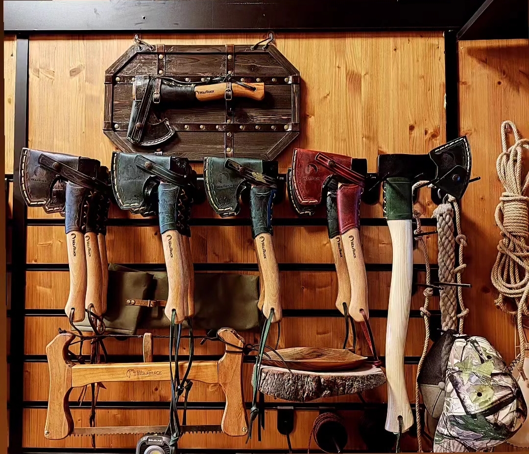 WOLFTRACK%20-%20BUSHCRAFT%20BALTA-%20HAND%20MADE BALTA%20’AXE’